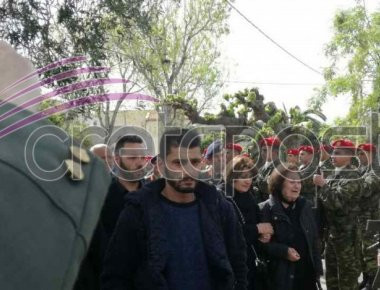 Συντριβή ελικοπτέρου: Ανείπωτος πόνος στην κηδεία του υποστρατήγου Γιάννη Τζανιδάκη (φωτό)